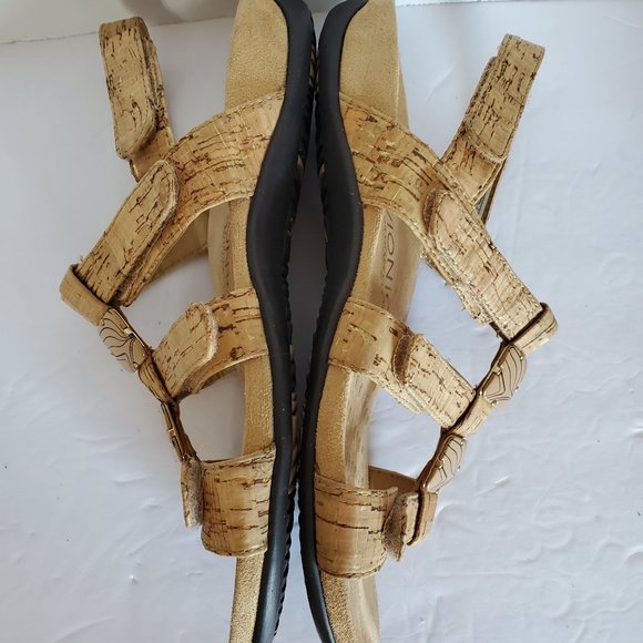 Vionic Amber 8 - Picture 3 of 8